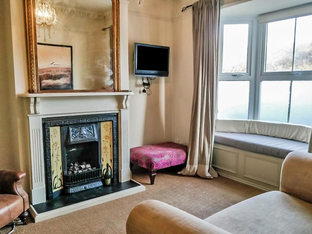 Guys Cliffe Terrace, Warwick 3 bed terraced house £995 pcm (£230 pw)