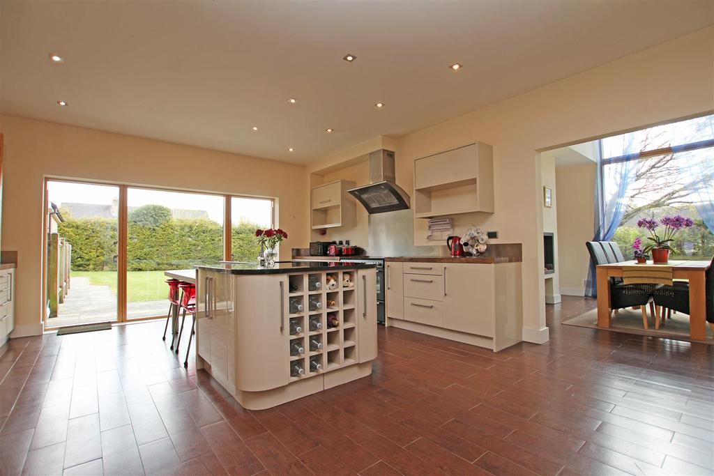 Farthings Hill, Horsham 6 bed detached house