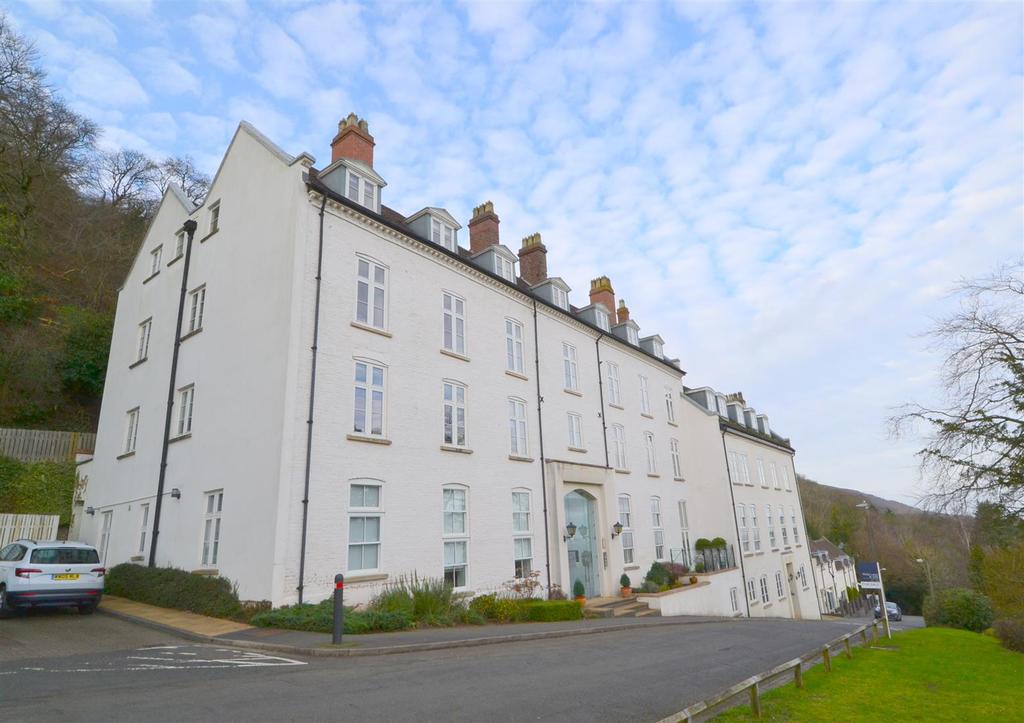 Holywell Road, Malvern 2 bed apartment £165,000