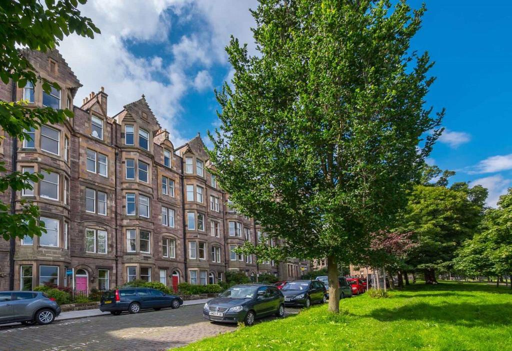 WARRENDER PARK TERRACE, MARCHMONT, EH9 1ED 3 bed flat £1,640 pcm (£