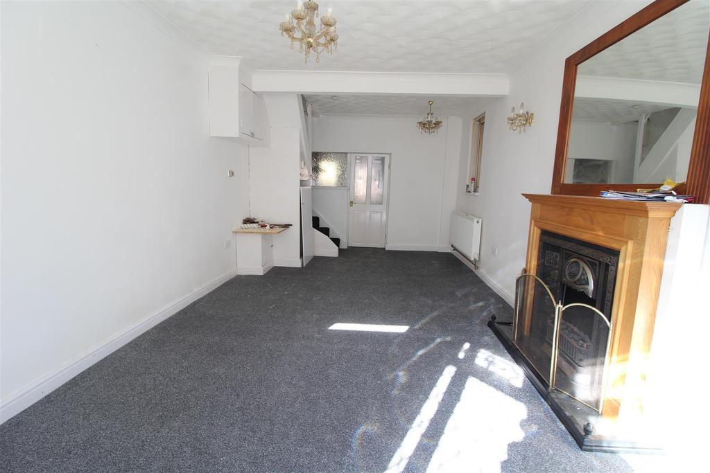 Florence Avenue, Hessle 2 bed terraced house £475 pcm (£110 pw)