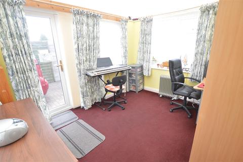 15 Silver Terrace, Burry Port, SA16 0NA