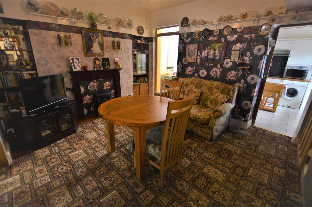Dining/sitting room