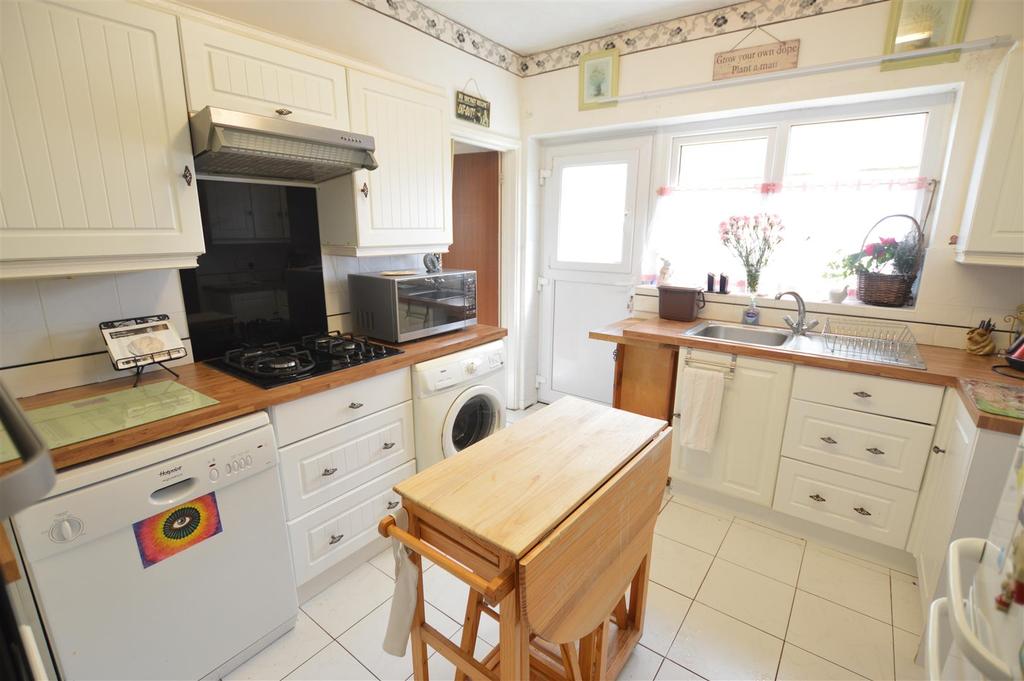 Kitchen2.JPG