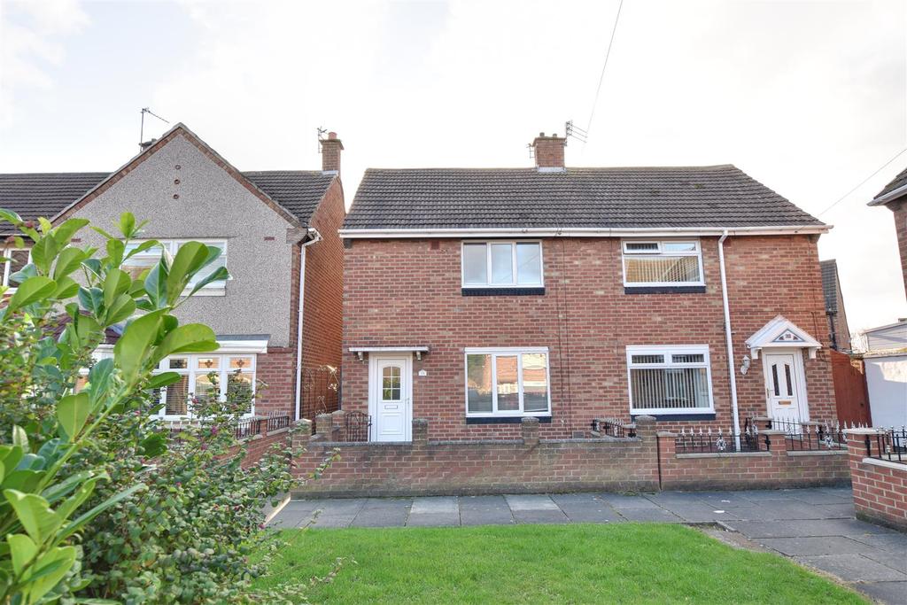 Castleford Road, Hylton Castle... 2 bed semidetached house £500 pcm