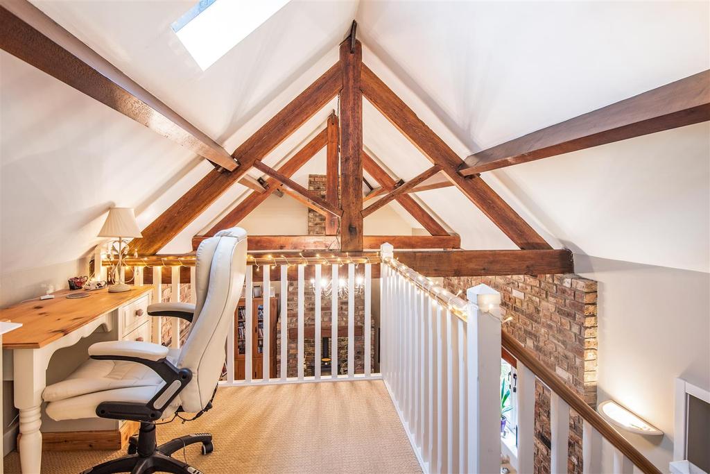 8462208-interior17.jpg