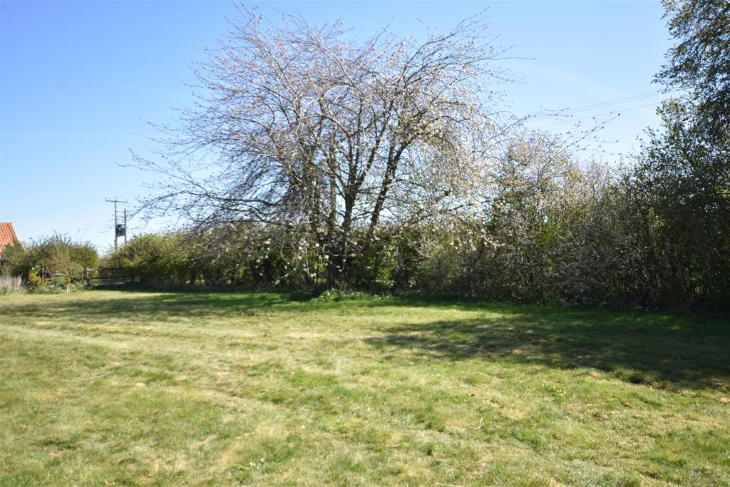 Caunton Road 4 bed cottage for sale £320,000
