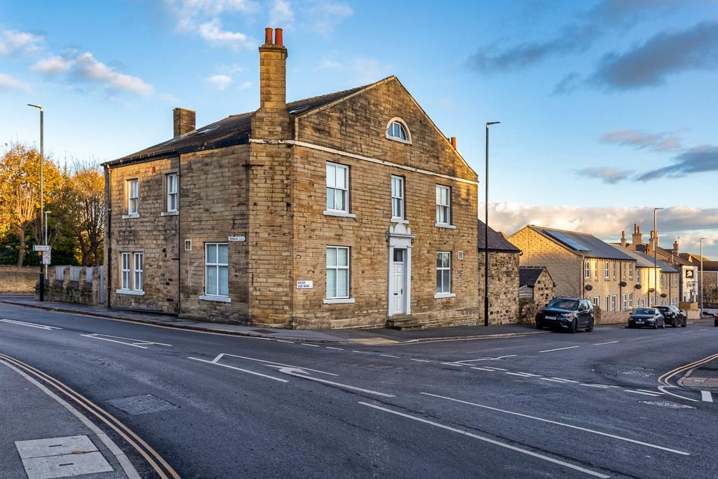 The Victora, Hough Side Road, Pudsey 7 bed detached house - £650,000