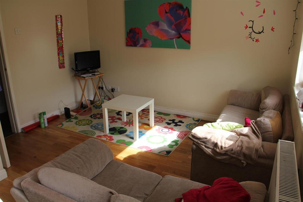 Headingley Rise, Welton Road, Hyde Park, Leeds 3 bed apartment £429