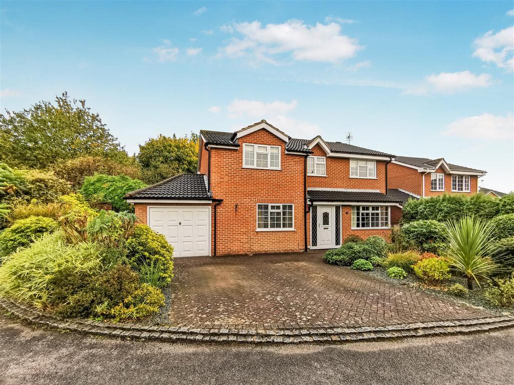 Holmesfield Drive, Mickleover, Derby 4 bed detached house £390,000
