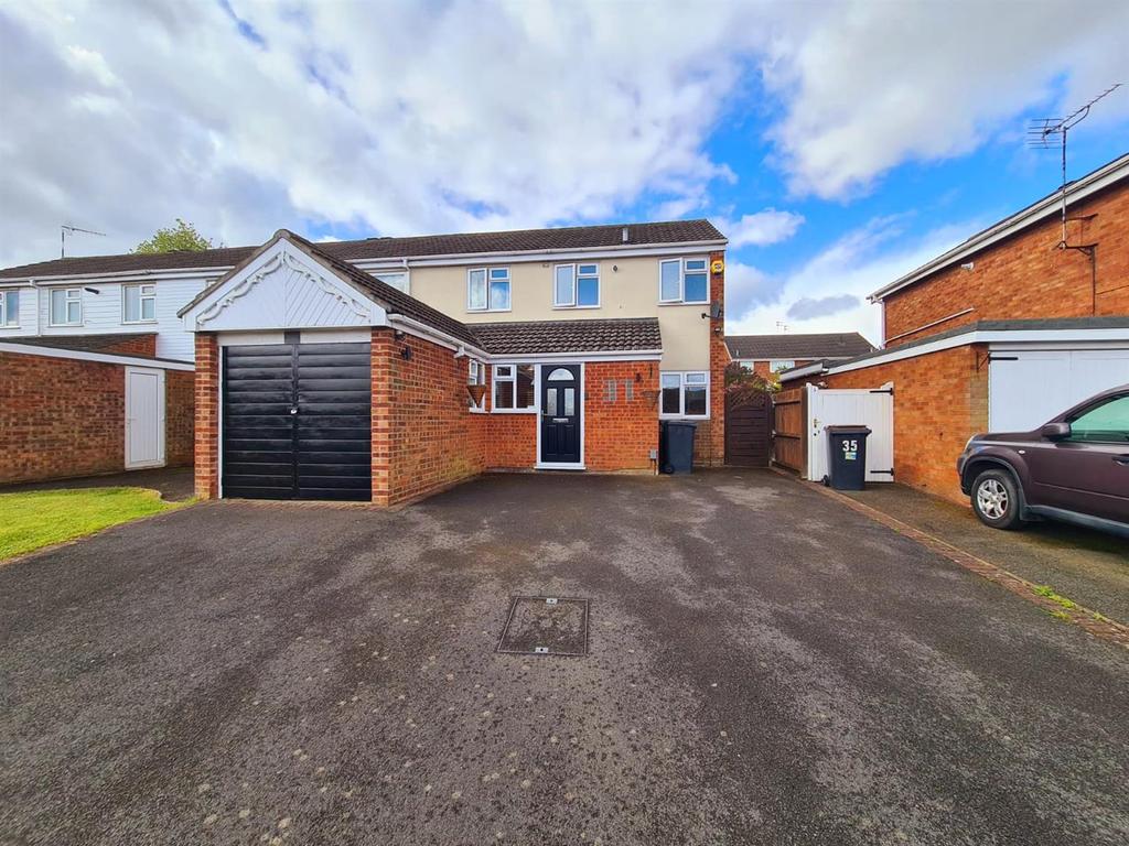 Fair Isle Drive, Glendale, Nuneaton 4 bed mews £219,950