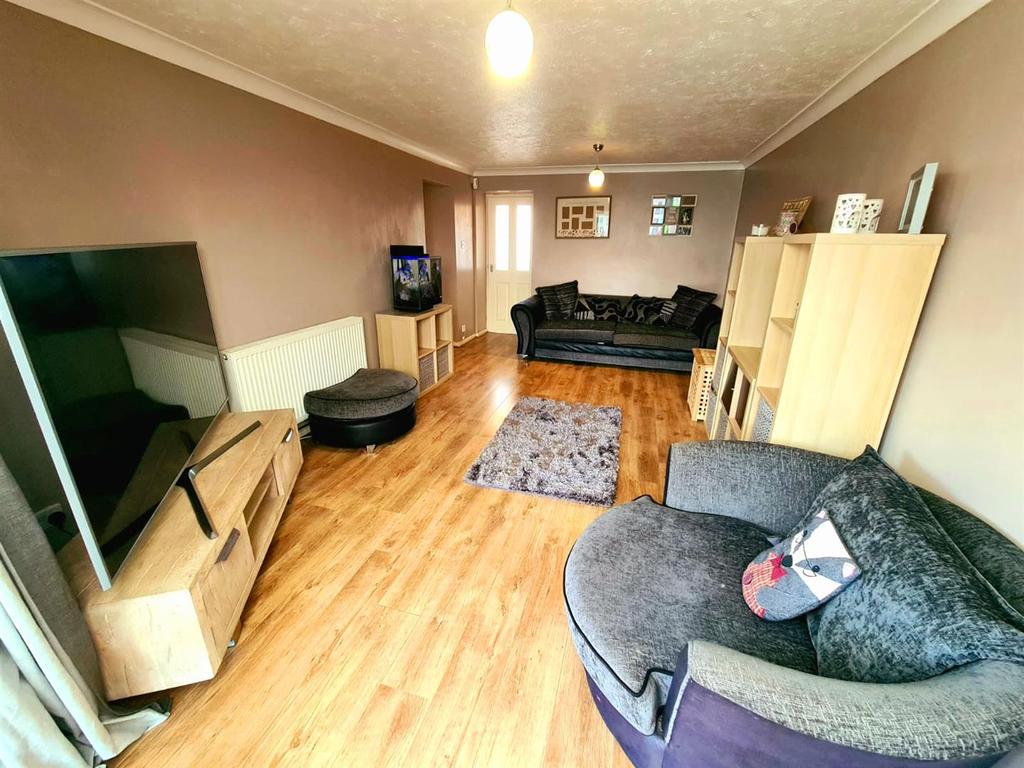 Fair Isle Drive, Glendale, Nuneaton 4 bed mews £219,950