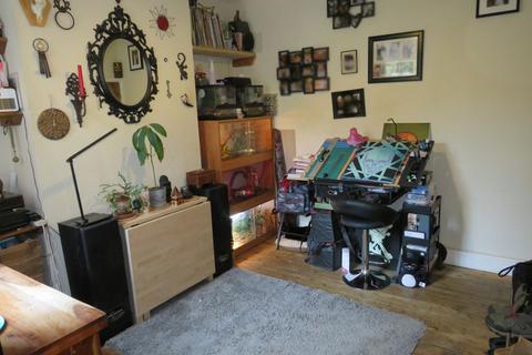 23 Leslie Road, Northampton, NN2 6BD