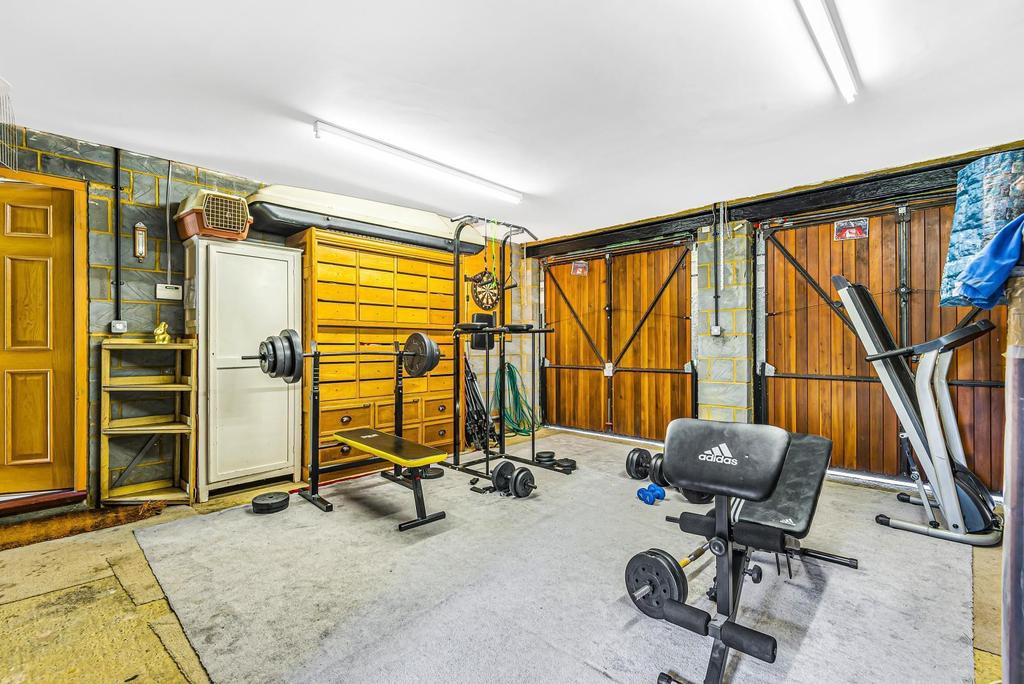 Garage/Gym
