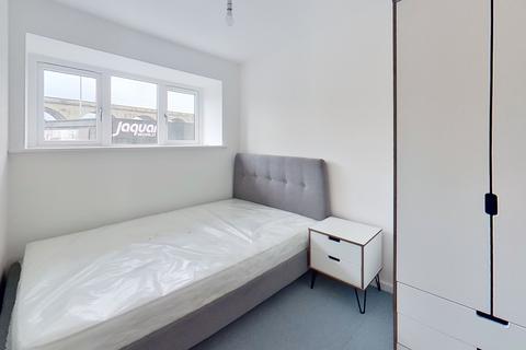 2 bedroom flat to rent - The Prestons, Viaduct Road, Burley, Leeds