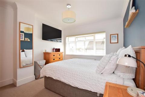 4 Aintree Grove, Upminster, RM14 2NU