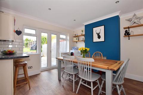 4 Aintree Grove, Upminster, RM14 2NU