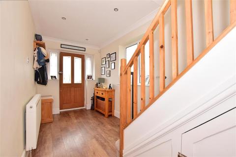 4 Aintree Grove, Upminster, RM14 2NU