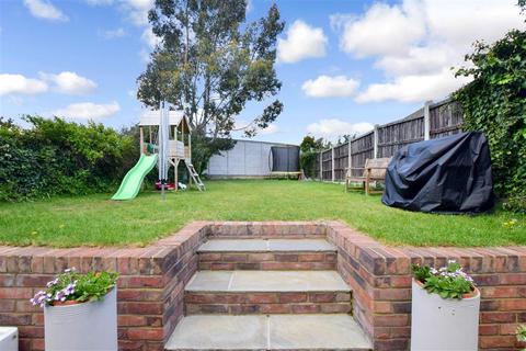 4 Aintree Grove, Upminster, RM14 2NU