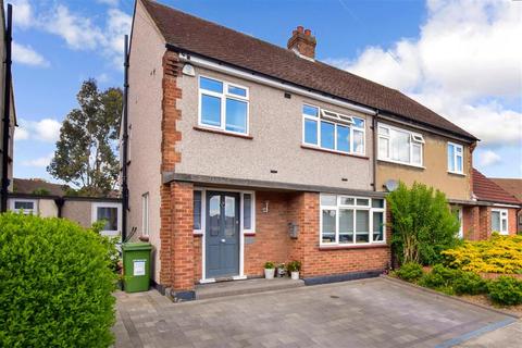 4 Aintree Grove, Upminster, RM14 2NU