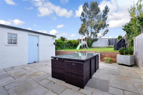 4 Aintree Grove, Upminster, RM14 2NU
