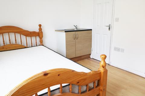 Studio to rent - Berry Cottages, Repton Street, London, E14
