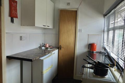 Studio to rent, Markeaton Street, DE1