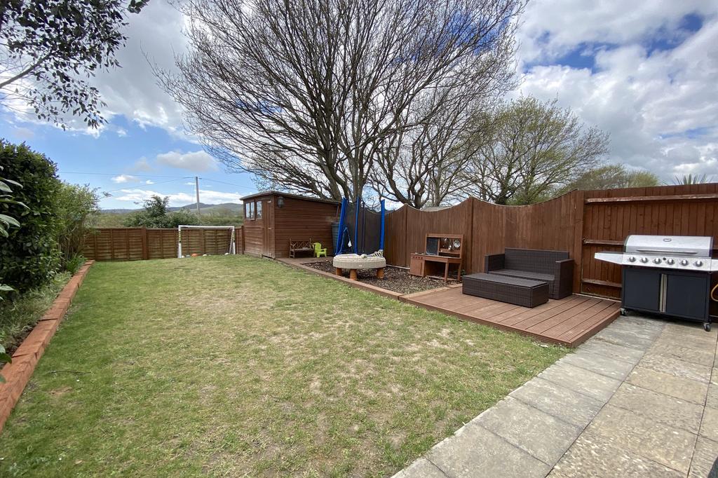 St. Marys, Lynholm Road, Polegate, East Sussex, BN26 3 bed semi