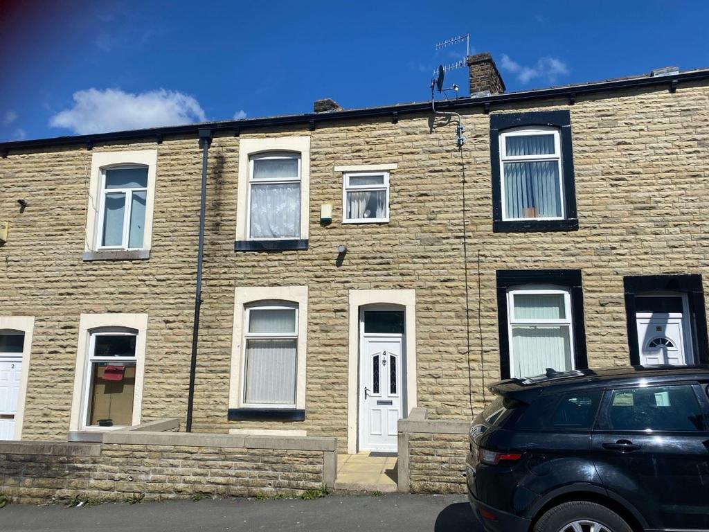Hollingreave Road, Burnley... 3 bed terraced house £50,000