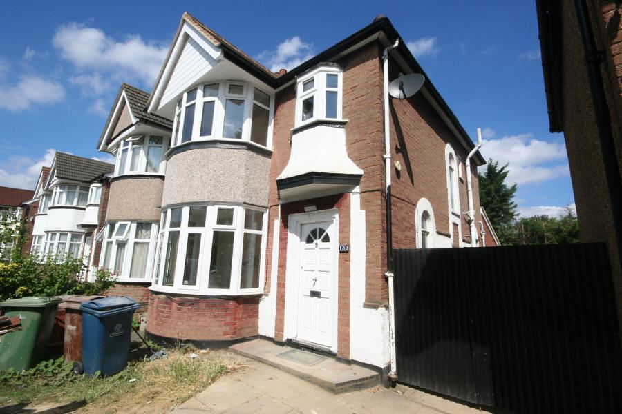 Locket Road, Kenton HA3 7NY 3 bed terraced house £1,850 pcm (£427 pw)