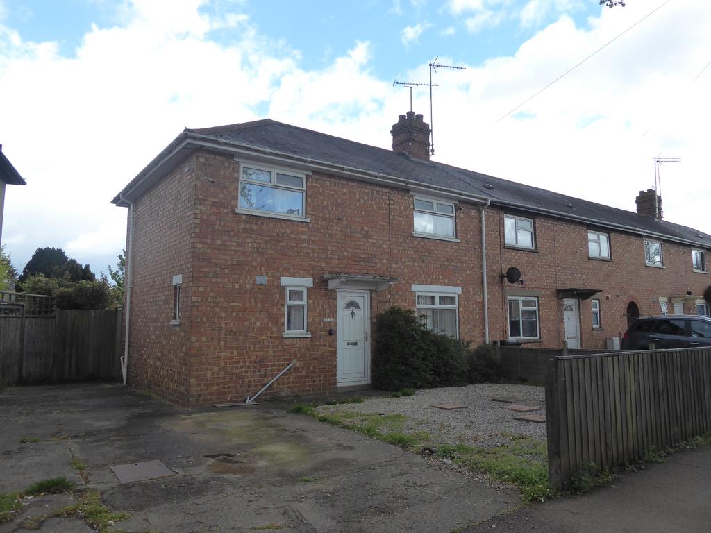 Springfield Avenue, Banbury 3 bed end of terrace house £249,995