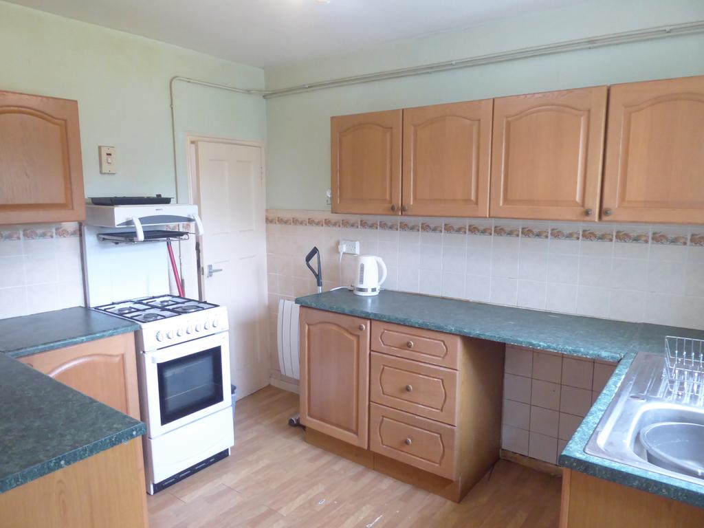 Springfield Avenue, Banbury 3 bed end of terrace house £249,995