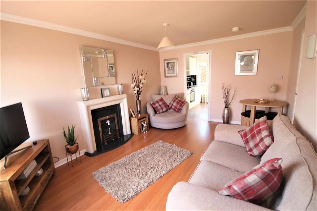 Earlston Crescent, Coatbridge 2 bed flat £550 pcm (£127 pw)