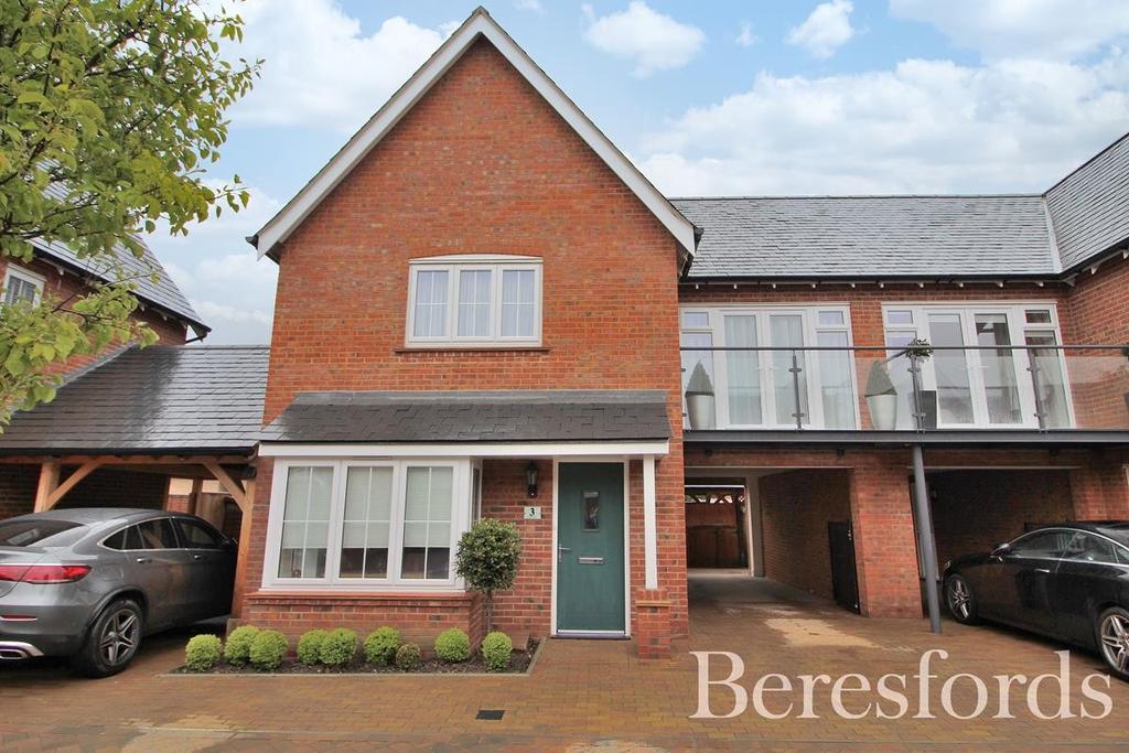 Condor Gate, Chelmsford, Essex, CM3 3 bed link detached house £550,000