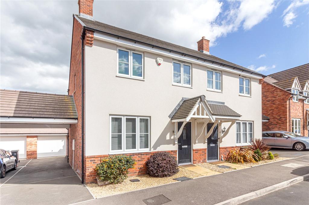 Gosney Fields, Pinvin, Pershore, WR10 3 bed semidetached house £275,000