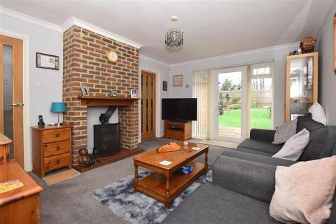 19 Downs Way, Sellindge, Ashford, TN25 6EZ