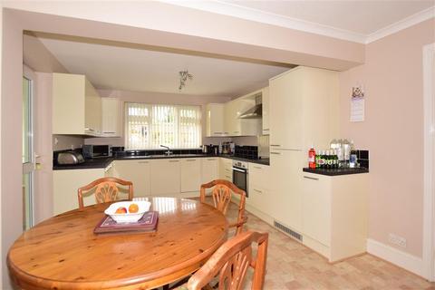 19 Downs Way, Sellindge, Ashford, TN25 6EZ