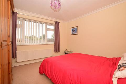 19 Downs Way, Sellindge, Ashford, TN25 6EZ