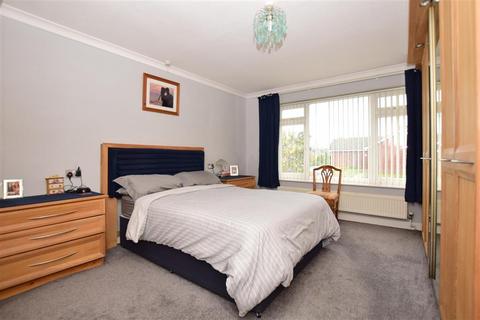19 Downs Way, Sellindge, Ashford, TN25 6EZ