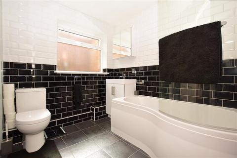 19 Downs Way, Sellindge, Ashford, TN25 6EZ