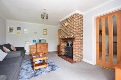 19 Downs Way, Sellindge, Ashford, TN25 6EZ