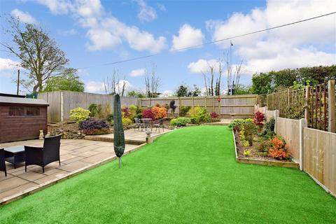 19 Downs Way, Sellindge, Ashford, TN25 6EZ