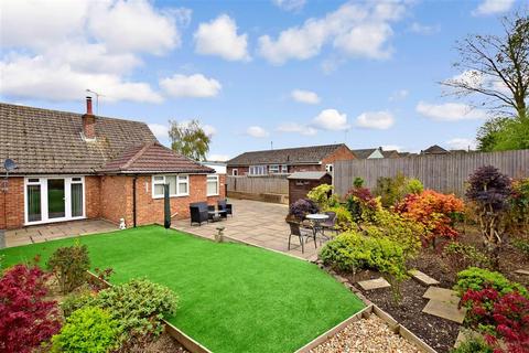 19 Downs Way, Sellindge, Ashford, TN25 6EZ
