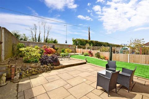 19 Downs Way, Sellindge, Ashford, TN25 6EZ