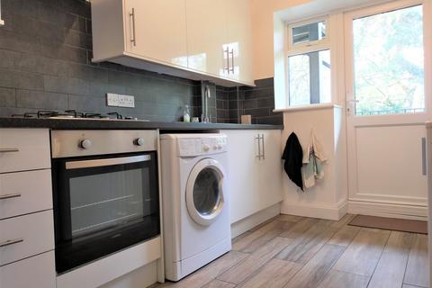 2 bedroom apartment to rent, Doran Drive, Redhill