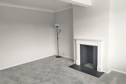 2 bedroom apartment to rent, Doran Drive, Redhill
