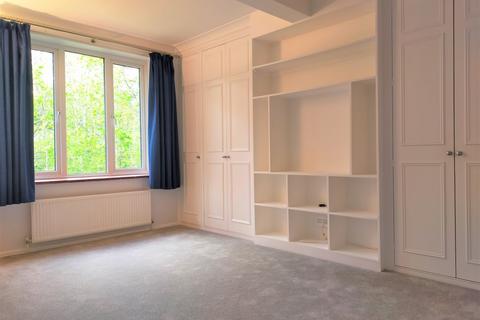 2 bedroom apartment to rent, Doran Drive, Redhill