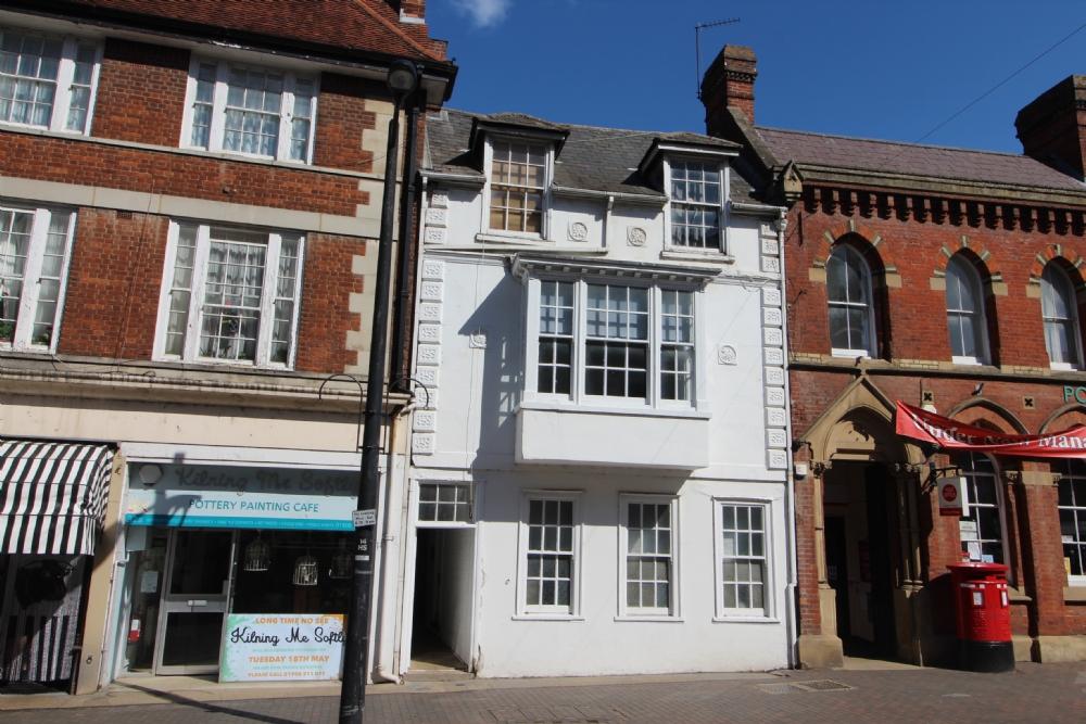 High Street, Newport Pagnell, Buckinghamshire 1 bed flat for sale - £ ...