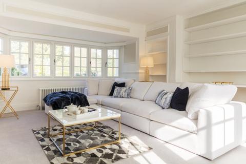 Carolina Ridgemount Road, Ascot, SL5 9RS