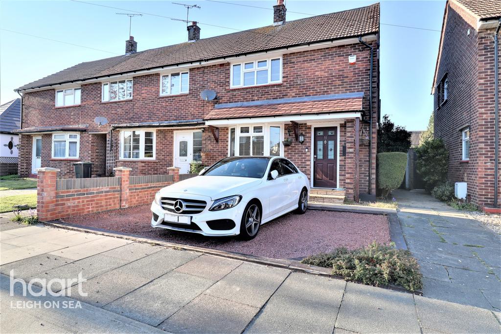 Woodleigh Avenue, LeighOnSea 2 bed end of terrace house £350,000